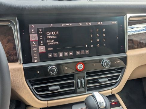 New 2026 Porsche Macan image 18