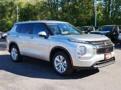 New 2025 Mitsubishi Outlander ES