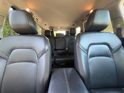 Used 2024 Nissan Pathfinder SL AWD/4WD image 12
