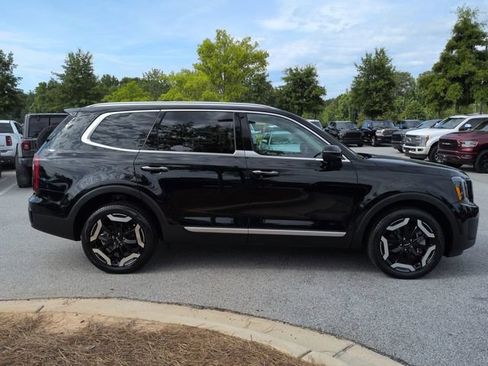Used 2023 Kia Telluride S AWD/4WD image 3