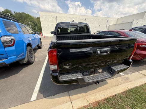 Used 2023 Toyota Tacoma SR5 w/ Technology Package AWD/4WD image 11
