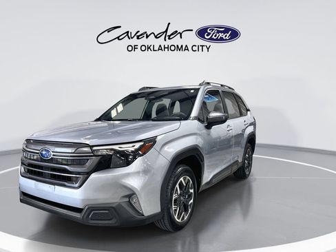 Used 2025 Subaru Forester Premium AWD/4WD image 4