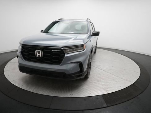 Certified 2025 Honda Pilot Black Edition image 35