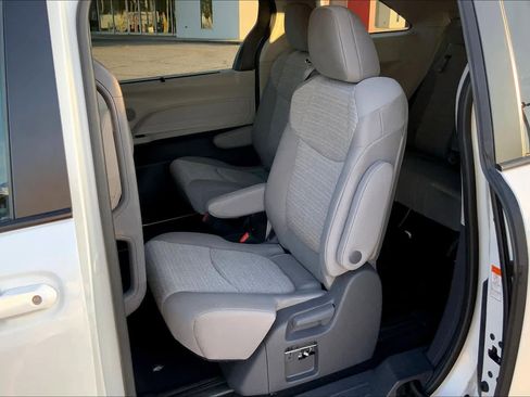 Used 2021 Toyota Sienna LE FWD image 20
