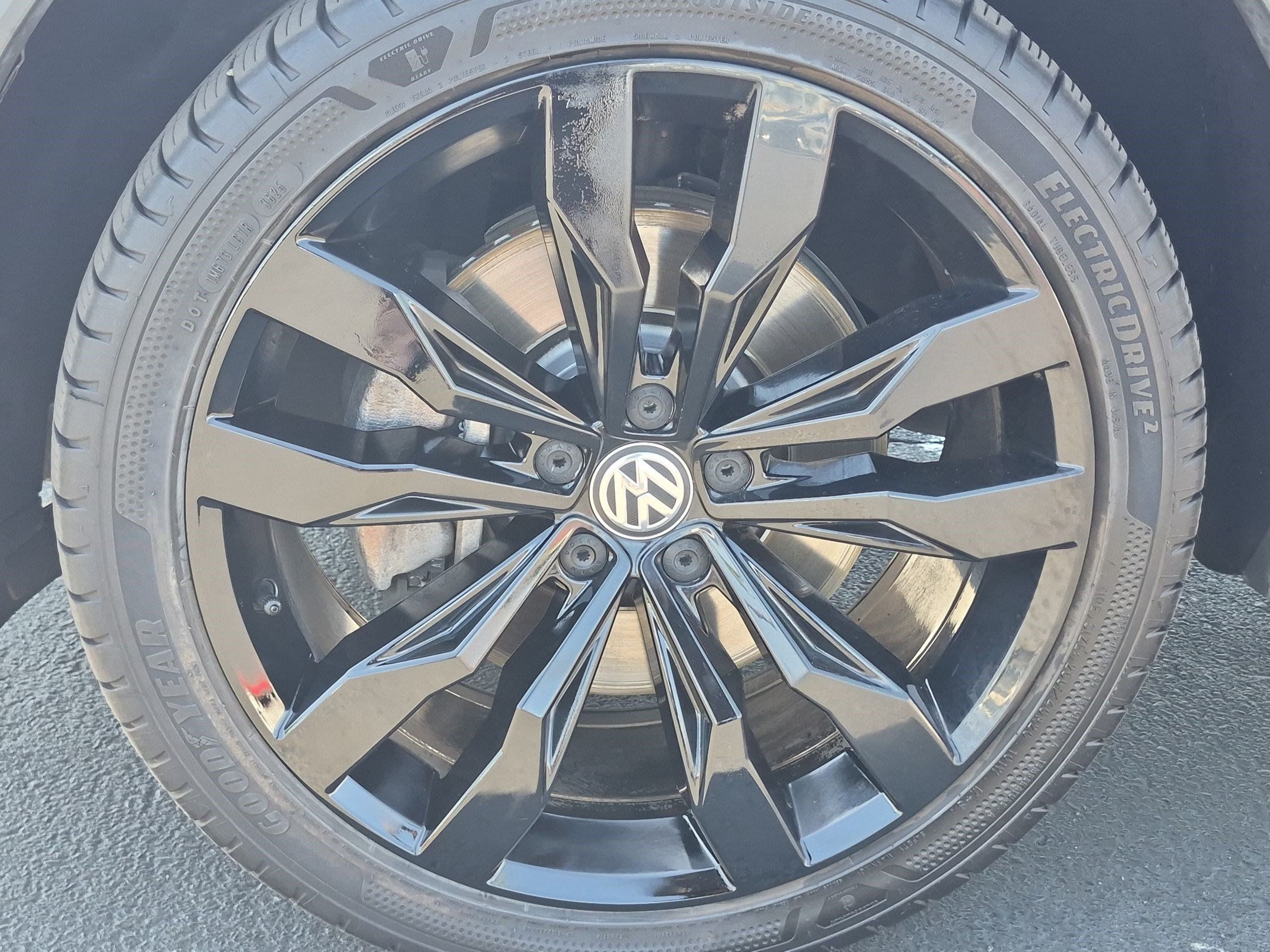 Used 2020 Volkswagen Tiguan SE R-Line AWD/4WD image 13
