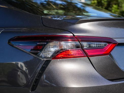 Used 2023 Toyota Camry SE FWD image 9