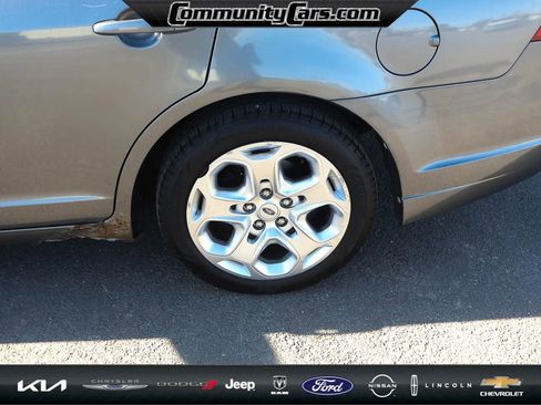 Used 2010 Ford Fusion SE image 4