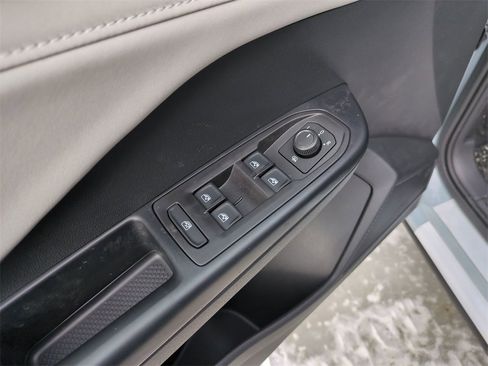 New 2026 Volkswagen Taos SE image 12