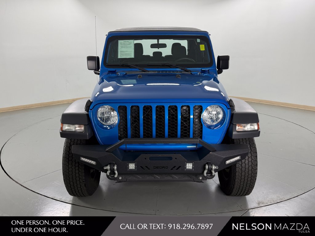 Used 2023 Jeep Gladiator Sport AWD/4WD image 2