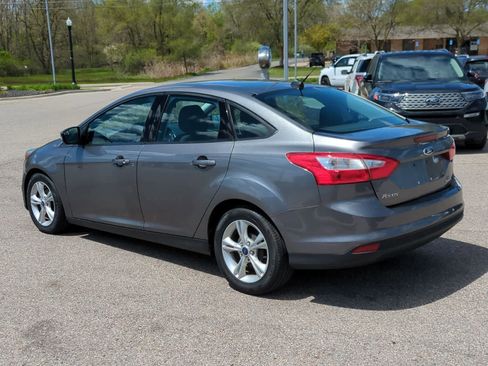 Used 2014 Ford Focus SE w/ SE Winter Package FWD image 6