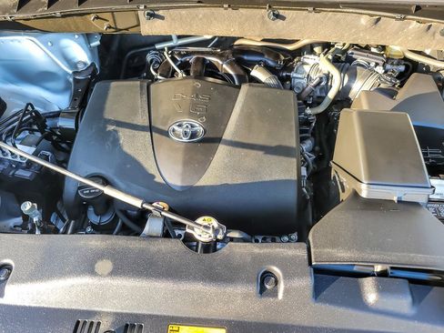 Used 2019 Toyota Highlander XLE image 25