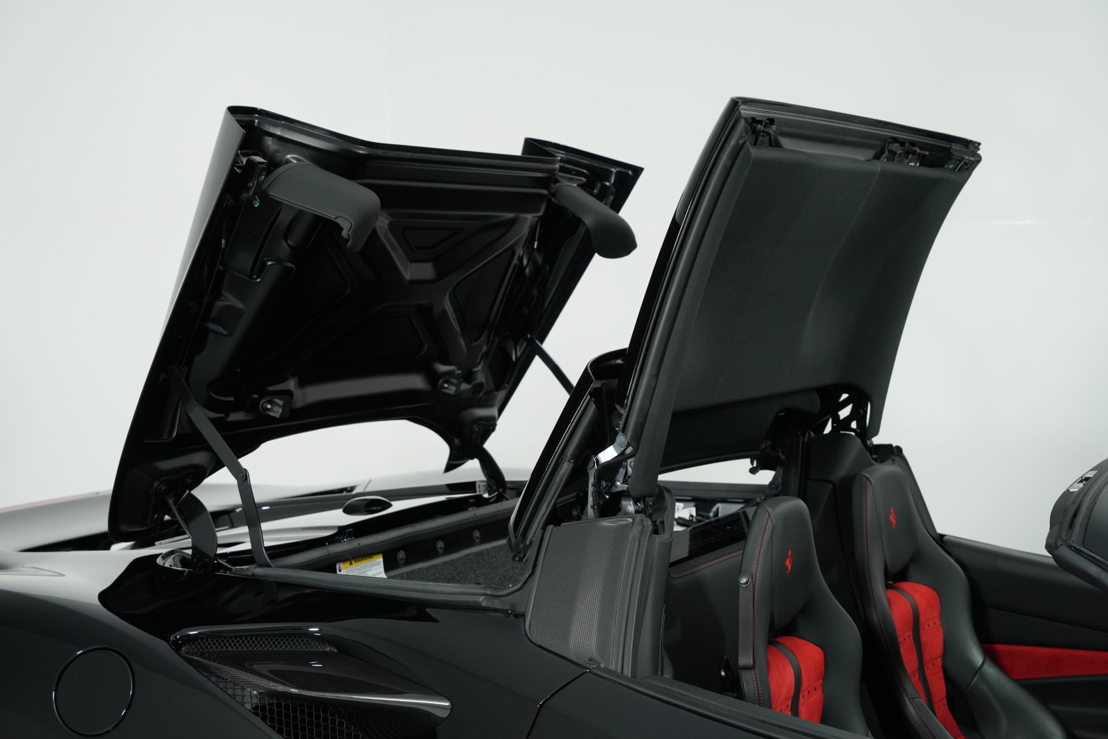 Used 2022 Ferrari F8 Spider RWD image 19