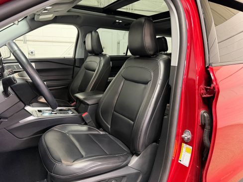 Used 2021 Ford Explorer XLT w/ Equipment Group 202A image 8