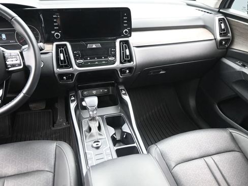 Used 2023 Kia Sorento S w/ Panoramic Sunroof Package AWD/4WD image 16