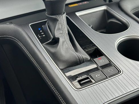 Used 2025 Toyota Sienna XLE image 21