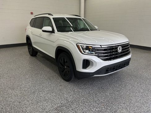 New 2026 Volkswagen Atlas SE FWD image 8