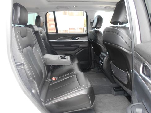 Certified 2023 Jeep Grand Cherokee Limited AWD/4WD image 27