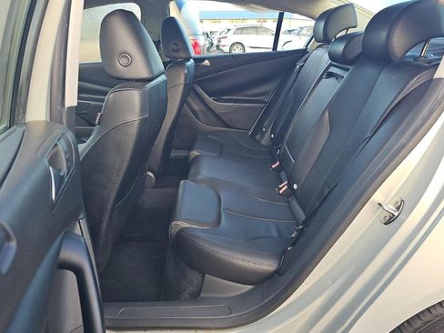 Used 2009 Volkswagen Passat Komfort FWD image 12