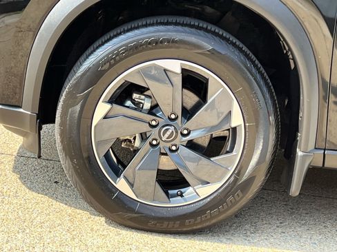 Used 2024 Nissan Rogue SV AWD/4WD image 17