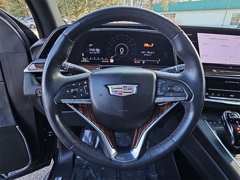 Used 2022 Cadillac Escalade Premium Luxury image 30