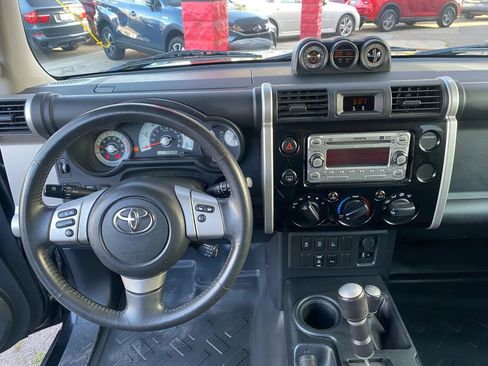 Used 2014 Toyota FJ Cruiser 4WD w/ Upgrade Package image 22