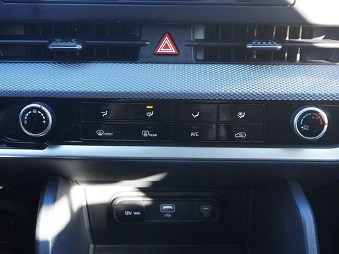 Used 2025 Kia Sportage LX image 41