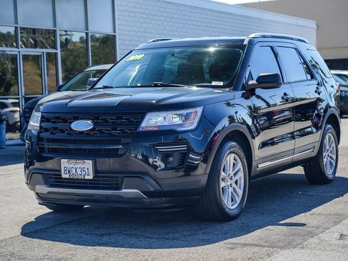Used 2019 Ford Explorer XLT image 5