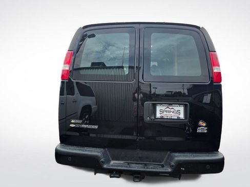 Used 2020 Chevrolet Express 3500 Extended w/ Driver Convenience Package RWD image 5