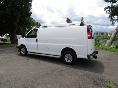 Used 2018 GMC Savana 2500 w/ Driver Convenience Package RWD image 31