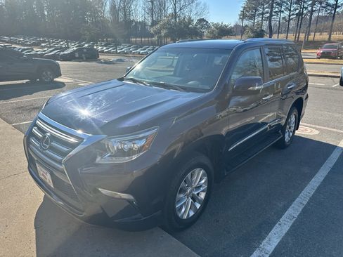 Used 2018 Lexus GX 460 Premium w/ Premium Package image 2