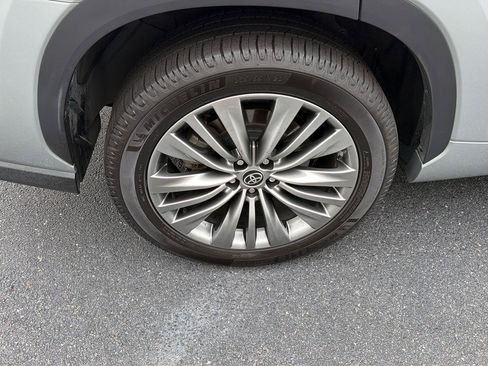 Used 2020 Toyota Highlander Platinum FWD image 40