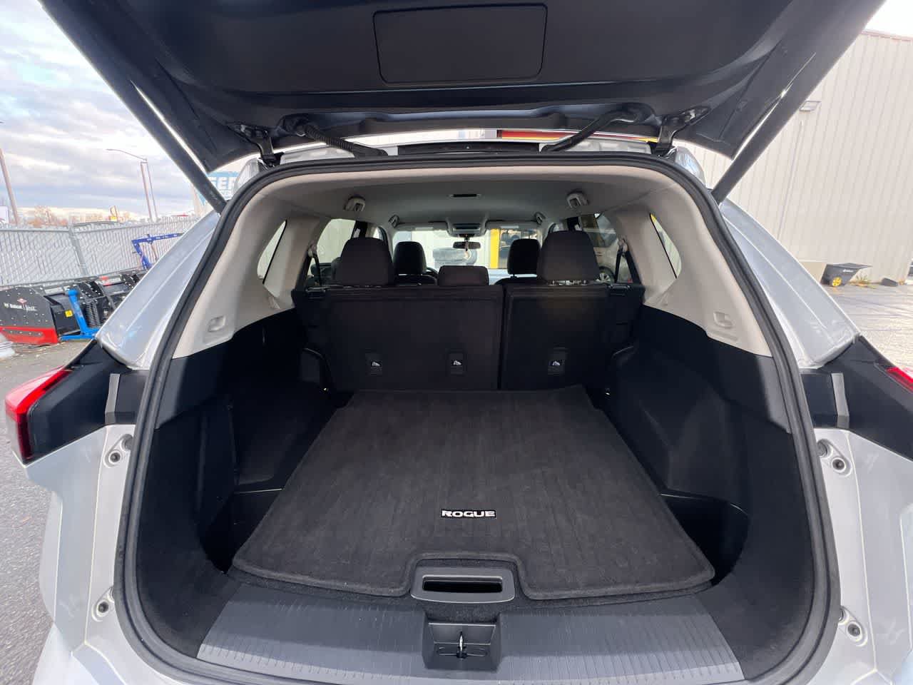 Used 2025 Nissan Rogue SV AWD/4WD image 26