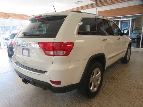 Used 2011 Jeep Grand Cherokee Limited image 4