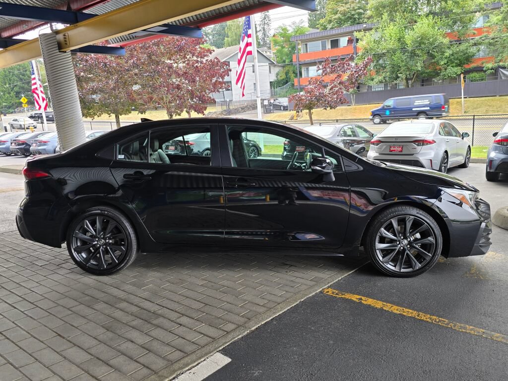 Used 2024 Toyota Corolla XSE FWD image 4