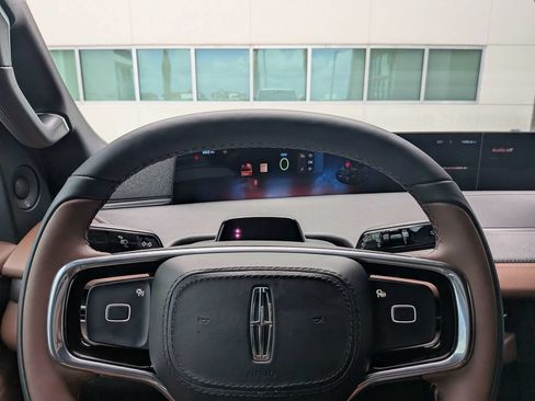 Certified 2025 Lincoln Navigator Reserve AWD/4WD image 32