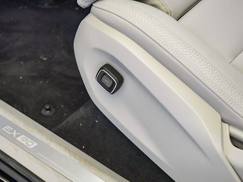 New 2025 Volvo EX90 Plus w/ Protection Package Premier image 25