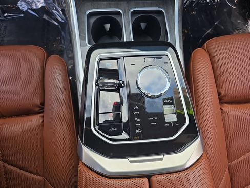 Used 2025 BMW i7 eDrive50 w/ M Sport Package RWD image 29