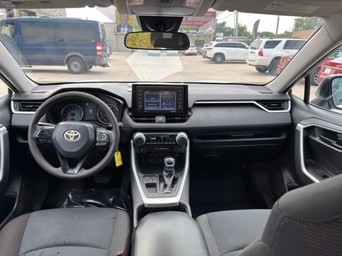 Used 2022 Toyota RAV4 LE FWD image 10