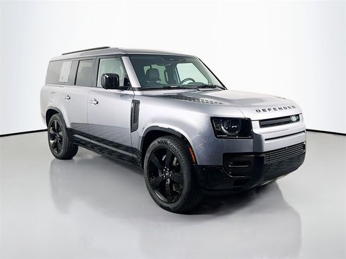 Used 2024 Land Rover Defender 130 X-Dynamic SE image 3