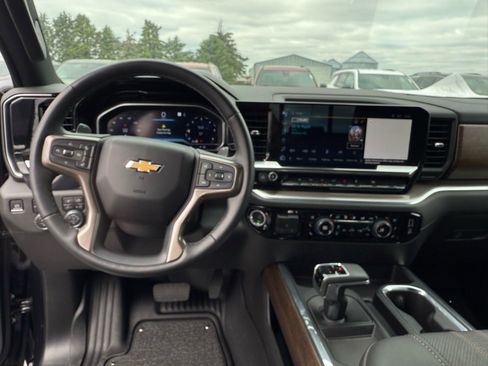 Used 2023 Chevrolet Silverado 1500 High Country image 16