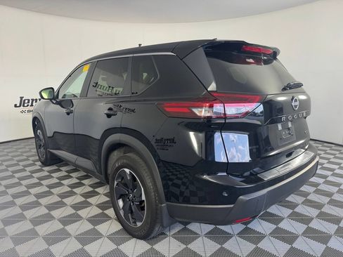 Used 2024 Nissan Rogue SV FWD image 9
