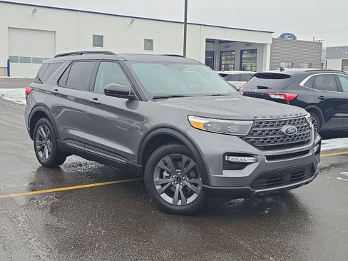 Used 2023 Ford Explorer XLT w/ Equipment Group 202A image 35