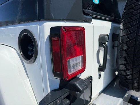 Used 2015 Jeep Wrangler Unlimited Sahara w/ Connectivity Group image 12