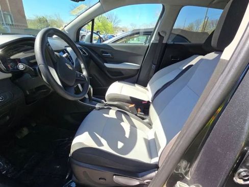 Used 2017 Chevrolet Trax LT w/ Sun & Sound Package image 3