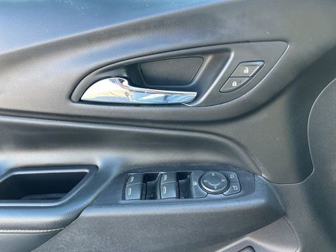 Used 2018 Chevrolet Equinox Premier image 15