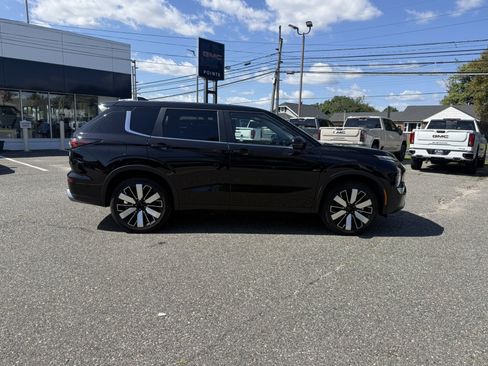 Used 2025 Mitsubishi Outlander SE AWD/4WD image 2