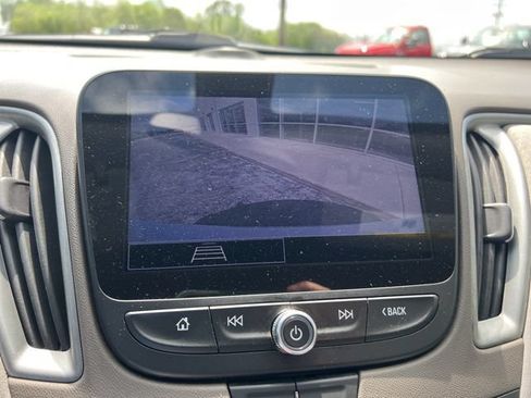 Used 2022 Chevrolet Malibu LT FWD image 18
