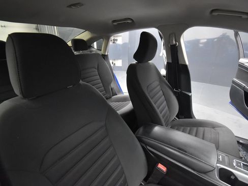 Used 2017 Ford Fusion SE w/ Fusion SE Technology Package FWD image 17