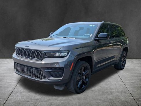 Used 2023 Jeep Grand Cherokee Altitude AWD/4WD image 8