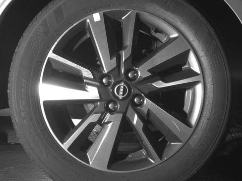 Used 2025 Nissan Versa SV FWD image 15